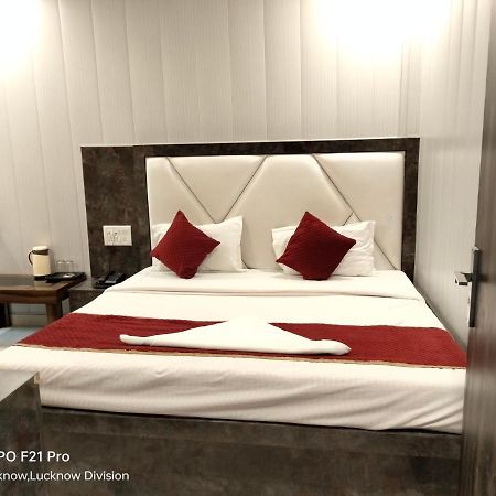 Hotel Kbs Lucknow Zewnętrze zdjęcie