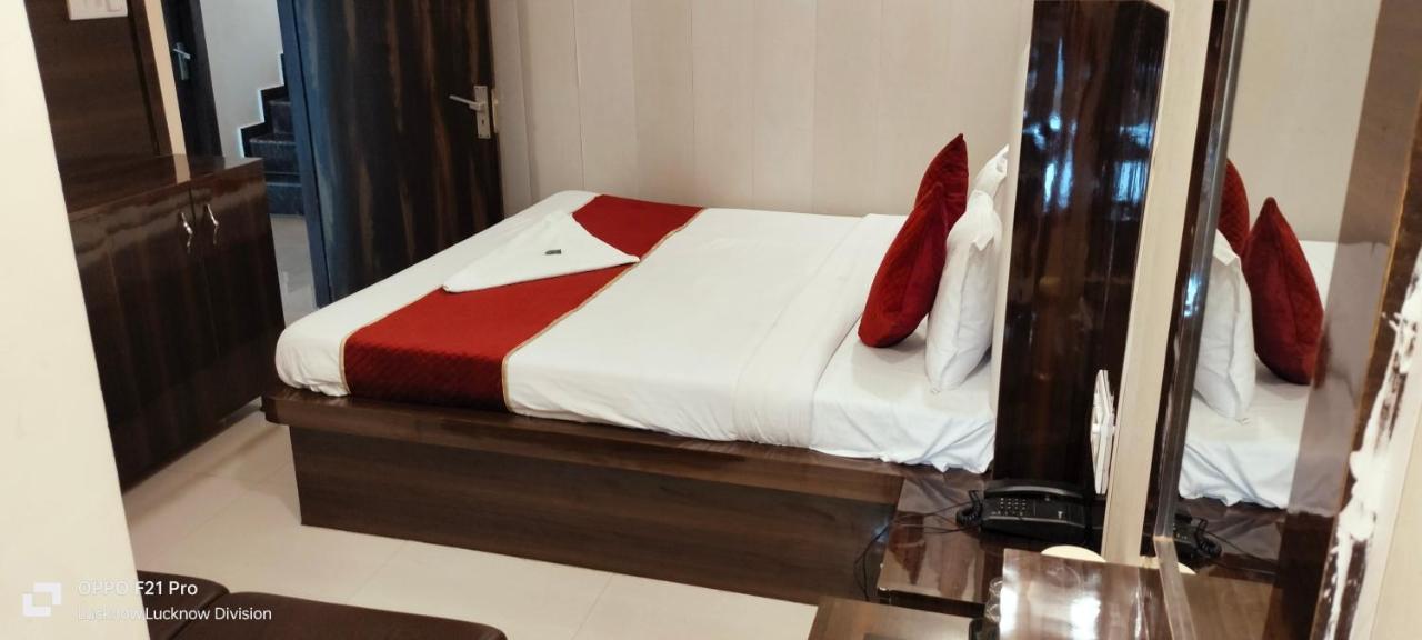Hotel Kbs Lucknow Zewnętrze zdjęcie