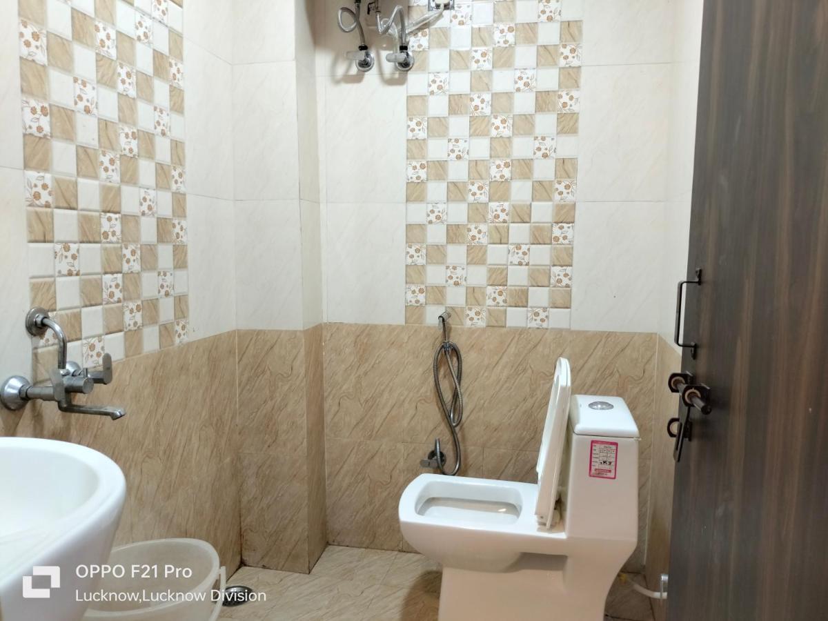 Hotel Kbs Lucknow Zewnętrze zdjęcie