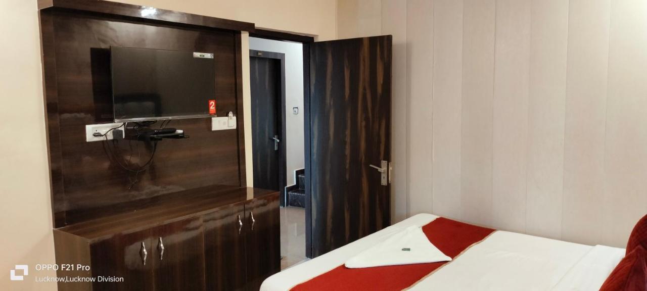 Hotel Kbs Lucknow Zewnętrze zdjęcie