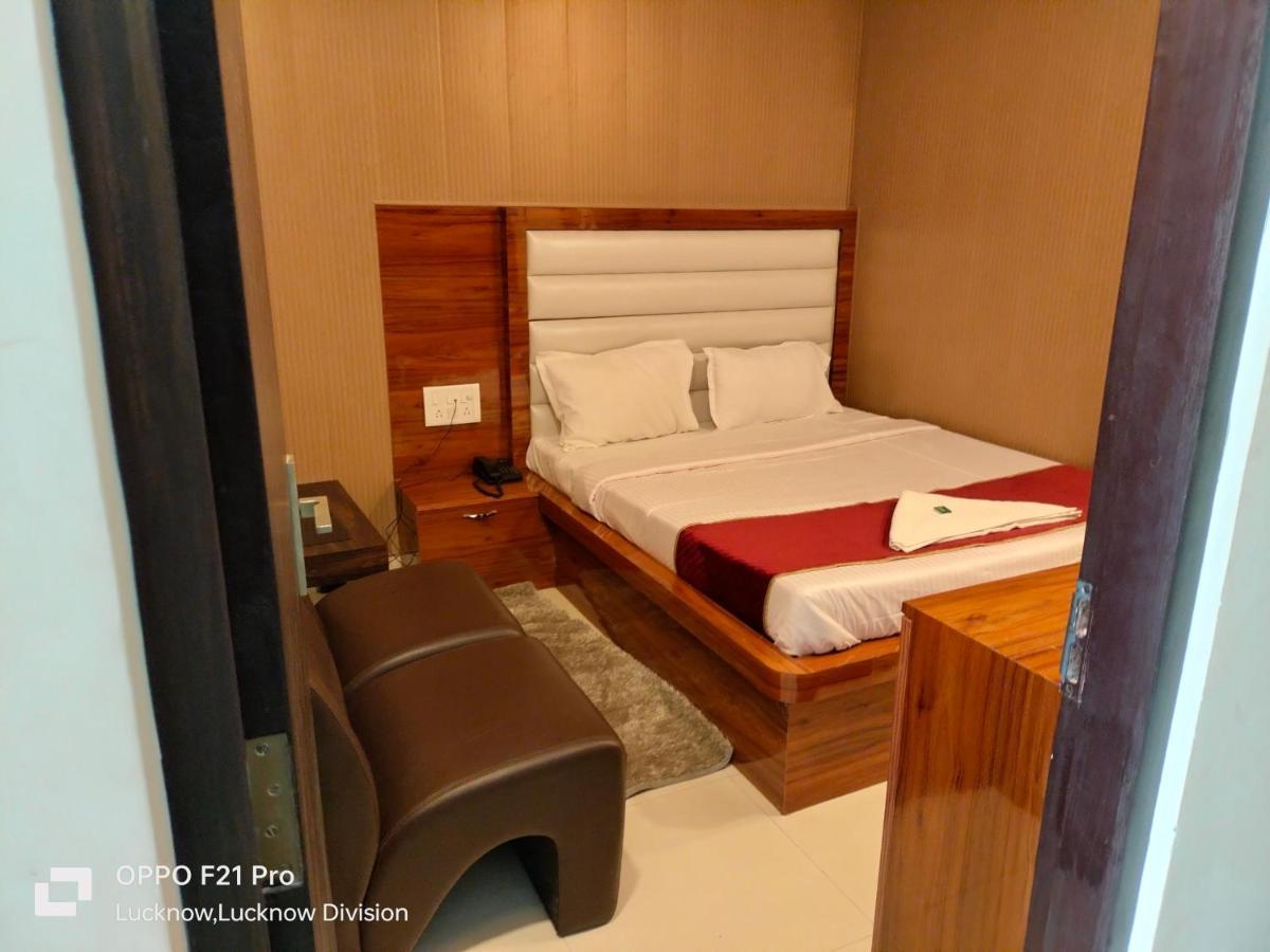 Hotel Kbs Lucknow Zewnętrze zdjęcie