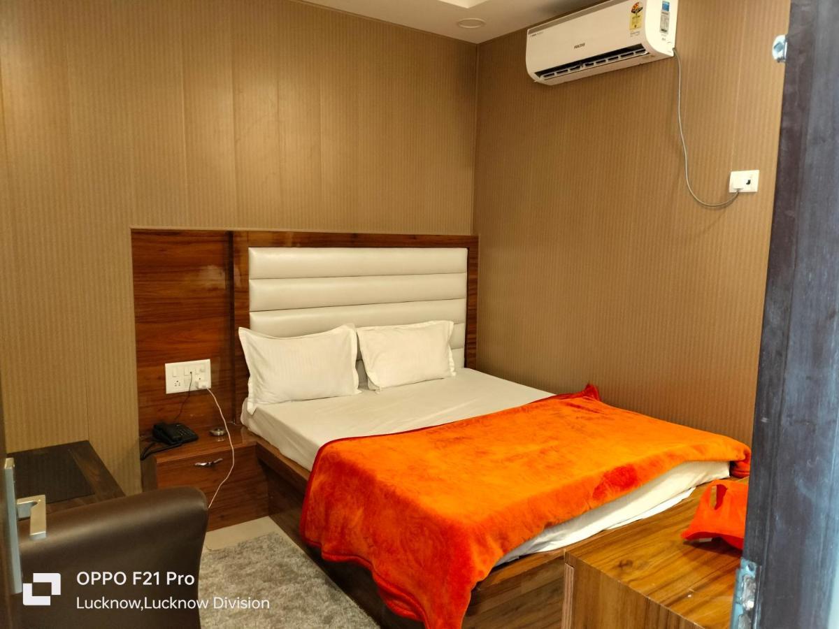 Hotel Kbs Lucknow Zewnętrze zdjęcie